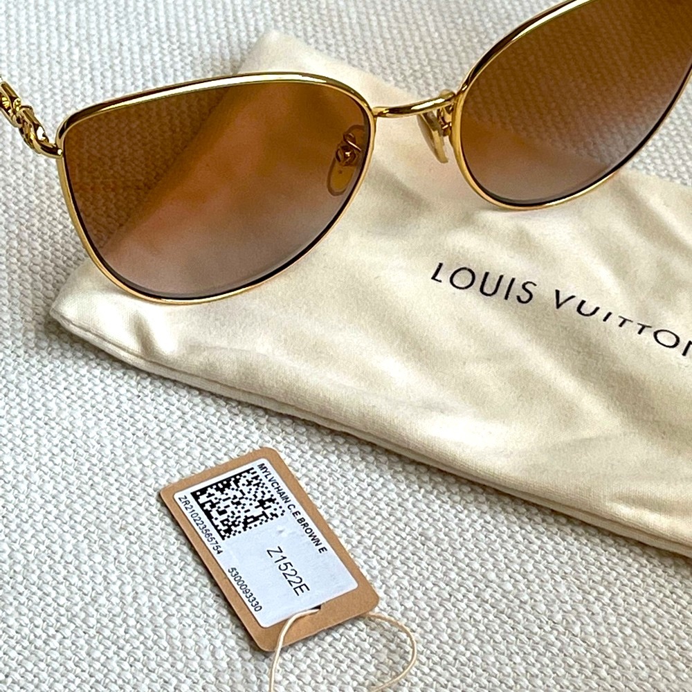❌sold❌😎😎My LV Chain Cat eye Sunglasses 😎😎